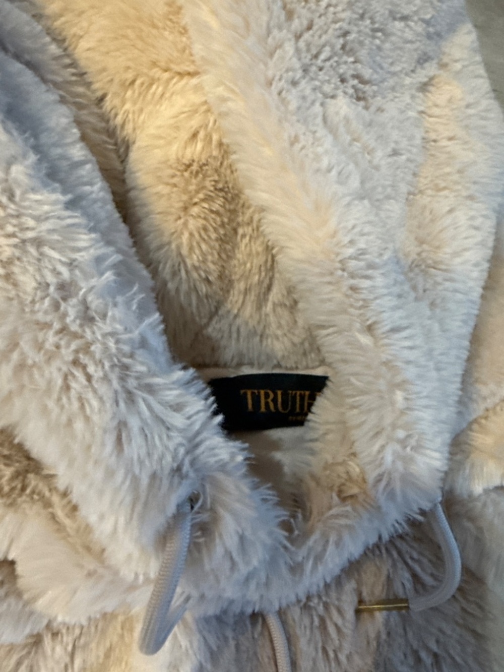 Furry pullover - Picture 3 of 4